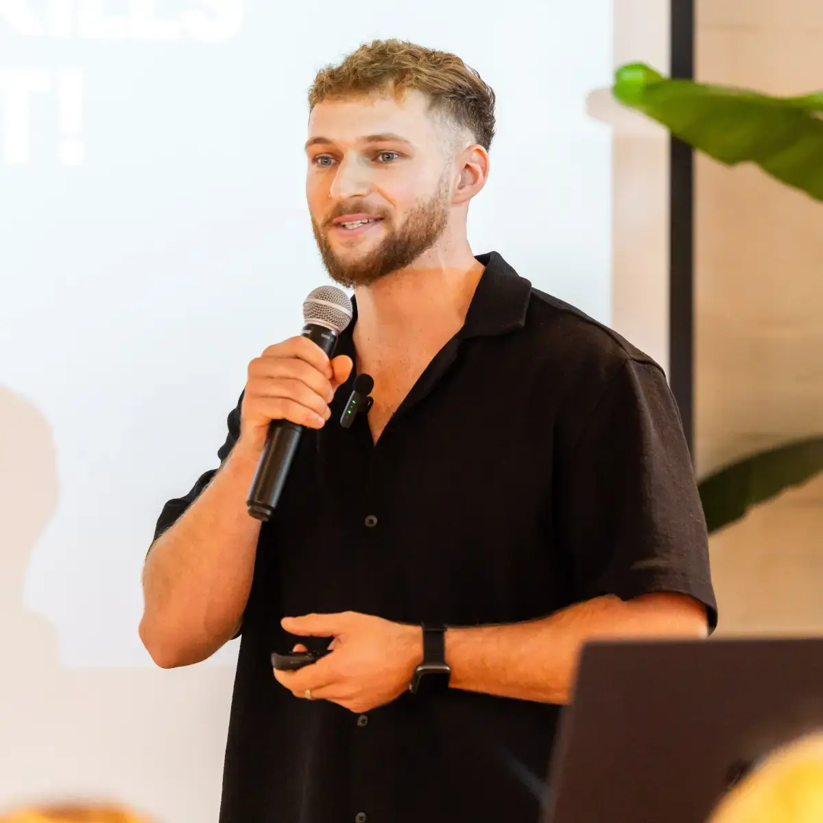Felix spricht auf der Digitale Nomaden Konferenz