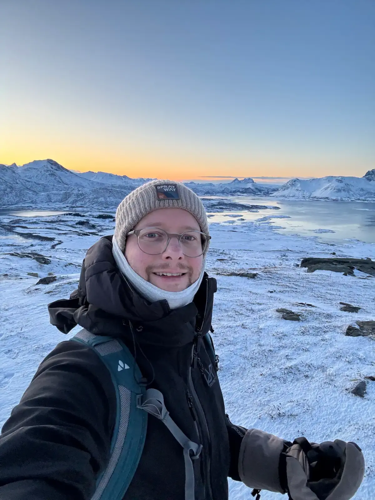 Tim im Schnee auf den Lofoten