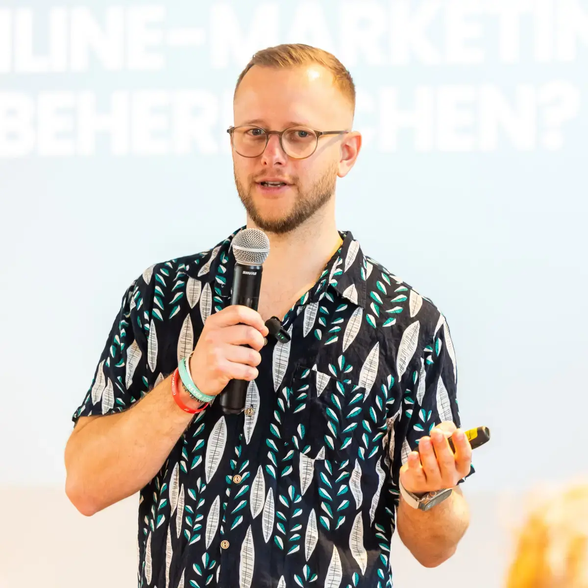 Tim spricht auf der Digitale Nomaden Konferenz