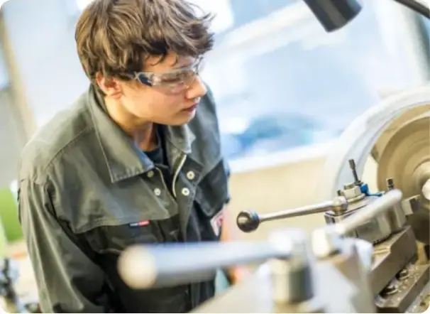 Franz früher bei der Arbeit in der Werkstatt
